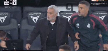 穆里尼奥滑跪.gif